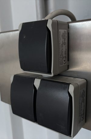 Stromanschluss für überdachte Stellplätze